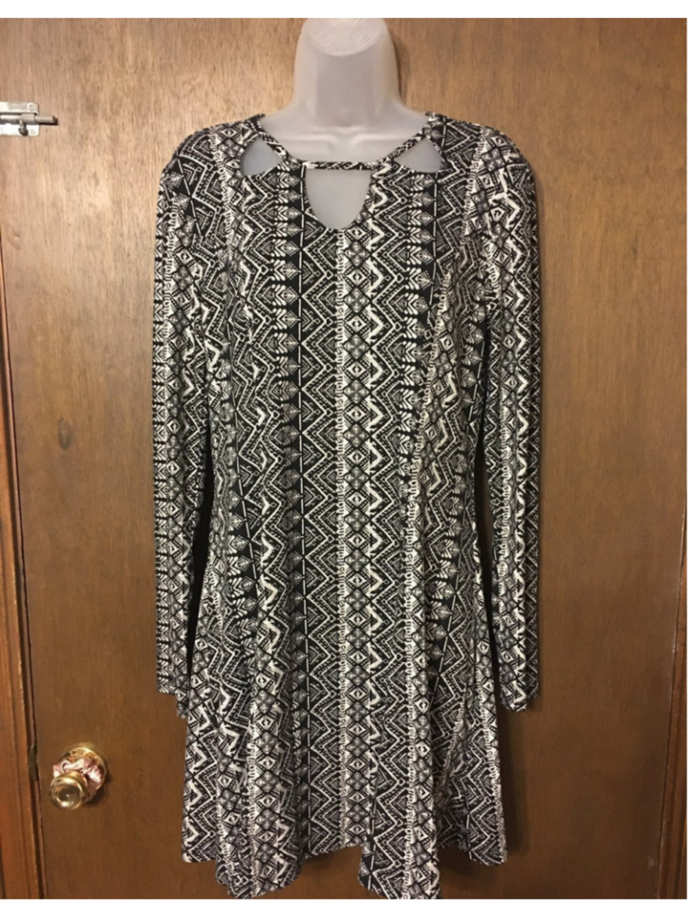 Mudd Midi Dress Tribal Print LS Keyhole neckline Ethnic